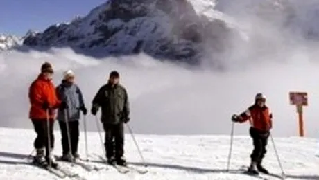 Hai pe partie cu schiurile cu Swarovski! (Video)