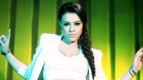 Phelipe şi Carmen Simionescu lansează “Şah mat”!