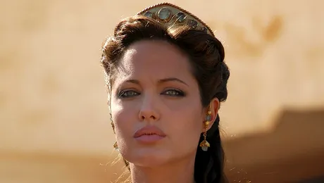 Angelina Jolie, in rolul reginei Cleopatra