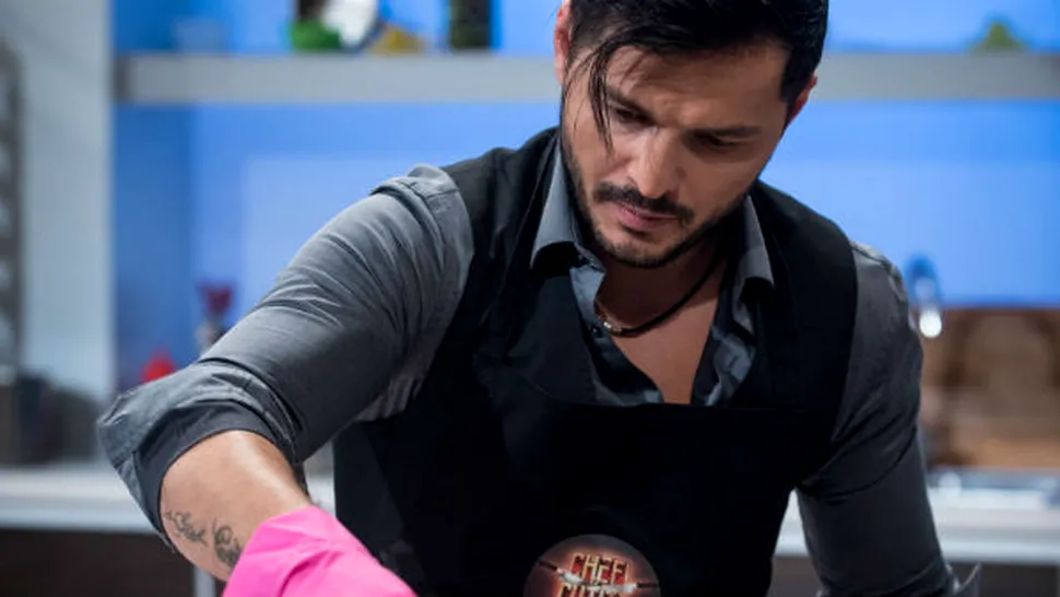 Liviu Vârciu găteşte cu mănuşi roz la „Chefi la cuţite” - FOTO