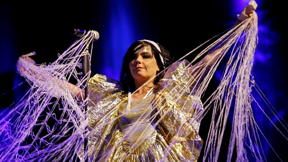 Cântăreaţa islandeză Björk sprijină independenţa Scoţiei 
