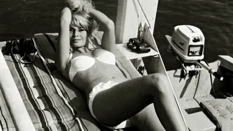 Cu celulită şi şunculiţele la vedere! Cum pozau divele de altădată, fără Photoshop