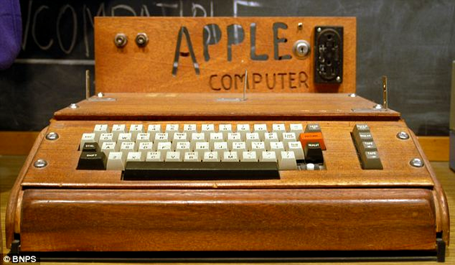 Apple 1 in carcasa de lemn