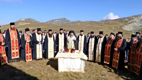 Cine vrea biserică pe Platoul Bucegi?