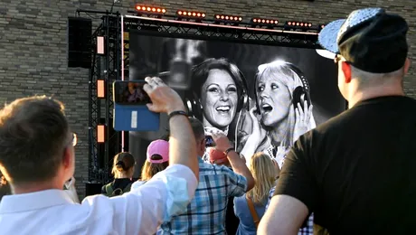 ABBA s-a întors în Top 10 după aproape 40 de ani