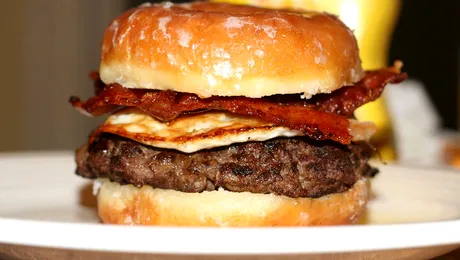 Cel mai scump burger conține carne de vită artificială!