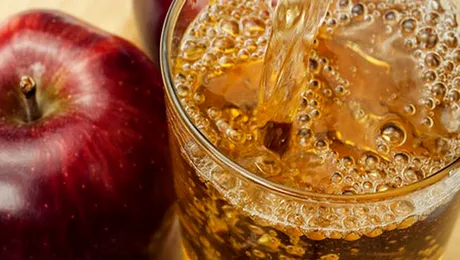 Sucul de mere, la fel de dăunător ca și Coca-Cola!