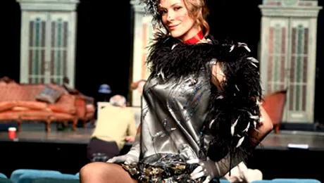 Roxana Ciuhulescu – Poftiţi la teatru!