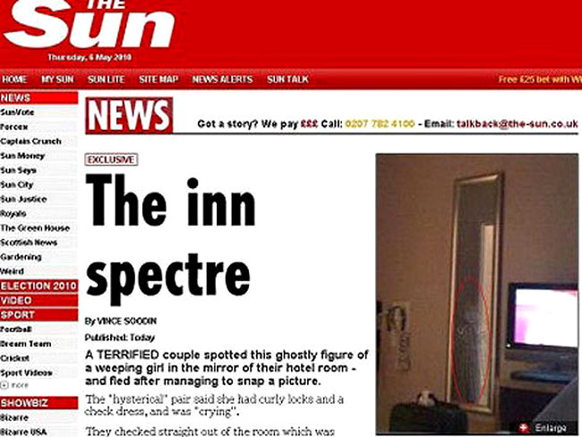 Doi britanici au vazut silueta unei fetite in oglinda camerei de hotel in care erau cazati