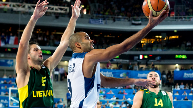 Tony Parker, un baschetbalist de succes, în ciuda înălțimii mici