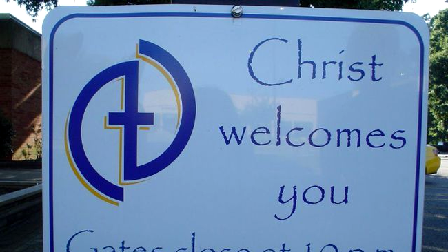 Iisus va ureaza bun venit! Portile se inchid la 10 P.M.