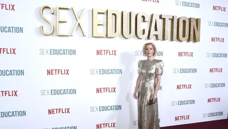 Gillian Anderson renunță la sutiene: „Nu-mi pasă dacă sânii îmi ajung la buric”