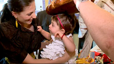 Ioana Ginghină şi Papi au rupt turta fiicei lor