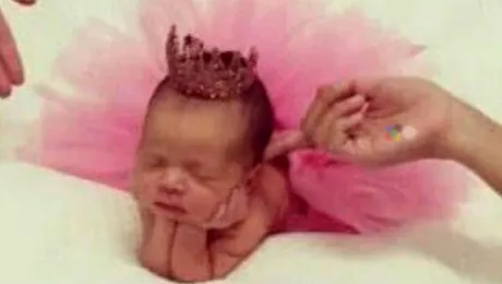S-a născut prematur, dar este deja vedetă pe internet!