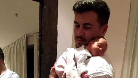 Logodnicul Elenei Udrea, mesaj emoţionant cu fetiţa în braţe: „Dor de Mami”