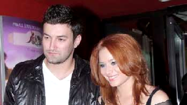 Smiley si Laura Cosoi