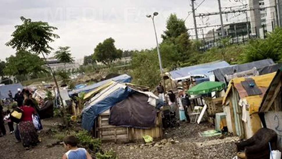Peste 40 de tabere ilegale de romi din Franta au fost desfiintate