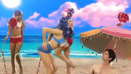 Katy Perry, Lady Gaga si Ke$ha, parodiate de actrita Yvonne Strahovski (Video)