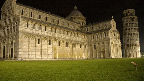 Turnul din Pisa a început să se îndrepte