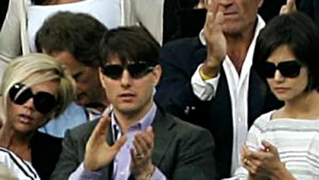 Tom Cruise „se da cocos” in fata Victoriei Beckham