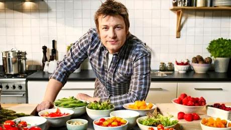 Jamie Oliver îţi arată cum prepari un ou prin poşare ( Video)