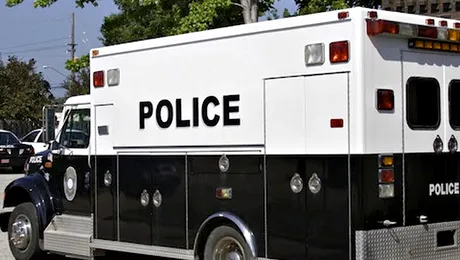 Politistii au uitat arestatii in duba timp de 12 ore, din greseala