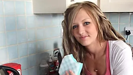 Record neobisnuit: a mâncat 4.000 de bureți de vase