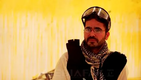 Si-a montat o camera video in ceafa, pentru un proiect