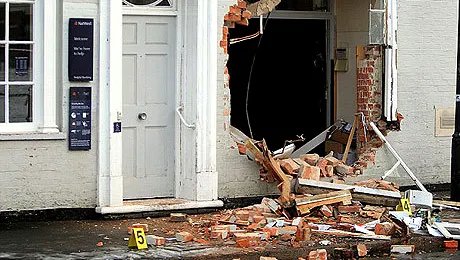 Bancă britanică jefuită cu… tractorul