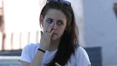 Dieta lui Kristen Stewart: ţigări, chipsuri şi energizante