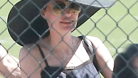 Angelina Jolie a suferit o nouă intervenție chirurgicală, pentru a evita cancerul!