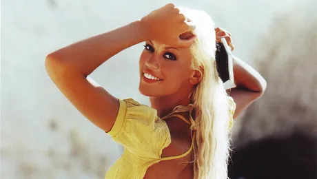 Modelul Vaso Kollida, vedeta petrecerii Playboy din Brasov