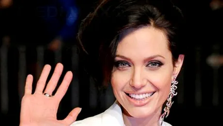 Angelina Jolie a creat o colectie de bijuterii, in scopuri caritabile