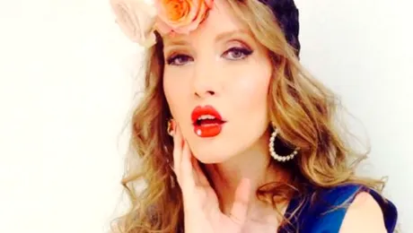 Nu încetează să ne şocheze! Uite cum face plajă Iulia Albu! – FOTO