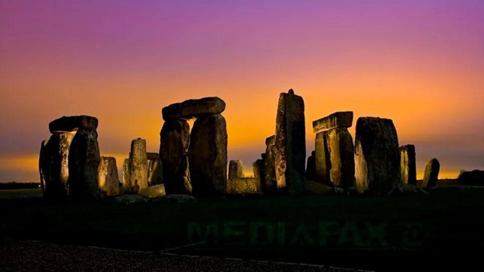 Replica neautorizata a monumentului Stonehenge, pe o insula din Irlanda