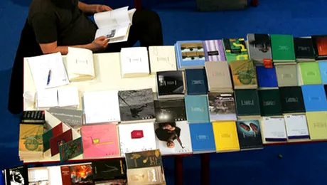 Romanul s-a apucat de furat carti! Topul celor mai furate carti, in Romania