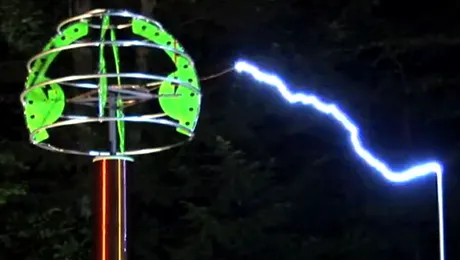 Pana si fulgerele o plac pe Lady Gaga (Video)