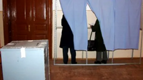 Aproape 18 milioane de alegatori sunt asteptati azi la urne