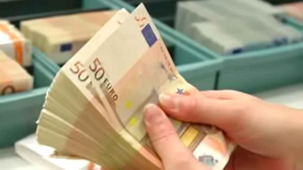 12.700 de persoane au economii in banci de 4 miliarde de euro