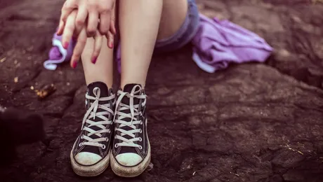 Două adolescente au găsit un om mort. Ce a urmat e scandalos