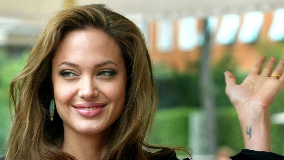 Angelina Jolie l-a amenintat pe Brad ca se va sinucide!