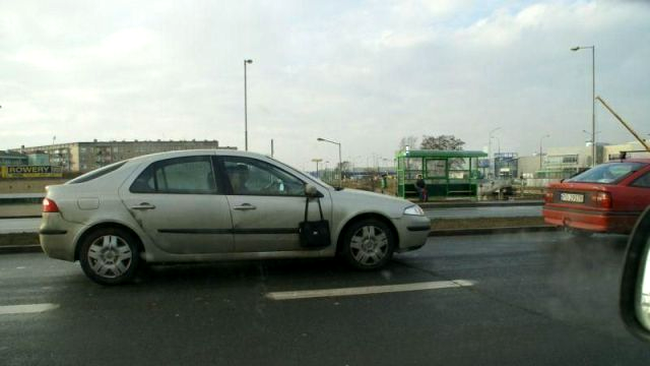 Pitipoanca ramane pitipoanca si cand merge cu masina!