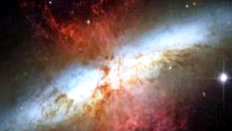 Misterioase unde radio vin din apropiata galaxie M82