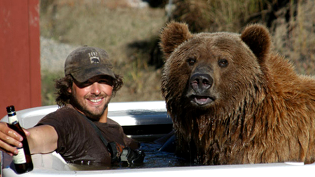 Cei doi prieteni, la o bere