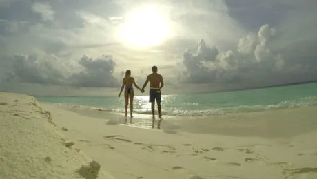 Imagini din luna de miere a Laurei Cosoi! Cum s-au răsfăţat cei doi soţi în Maldive