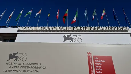 De la Almodovar la Ridley Scott, cinema-ul mondial se întoarce la Veneția. Cu ce participă România