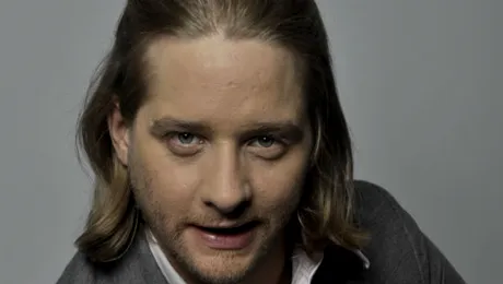 Joacă în “Tanti Florica”! Actorul american James Longshore interpretează primul rol în limba română