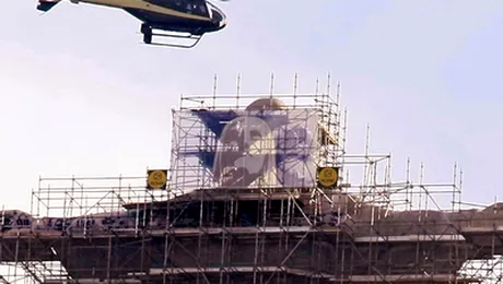 Statuia lui Iisus din Rio de Janeiro, desenata cu graffiti