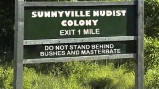 Colonie de nudisti la 1 km. Nu stati in tufe si va masturbati!