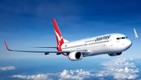 Un pasager a incercat sa deschida usa unui avion in timpul zborului